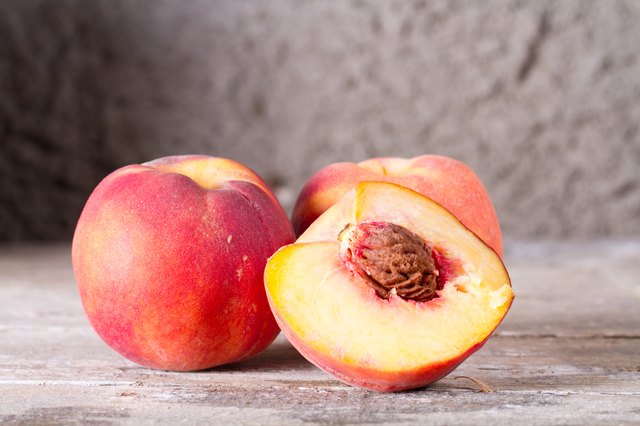 The ripe whole and sliced peaches