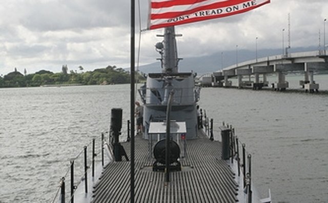 Submarines use flashing yellow lights to alert other boats.