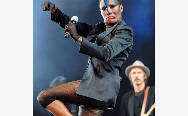 Grace Jones’ fierce electric blue headpiece shows her steadfast style at a 2011 performance.