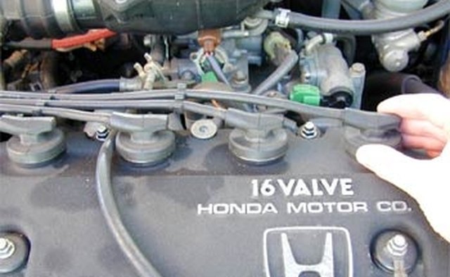 How To Determine Many Cylinders Your Car Has It Still Runs Find The Spark Plug Wires Are Located On Top Or Side Of Engine And Usually Blue Black Red They Attached Other