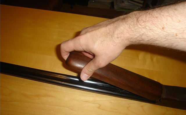 The forearm pulls out like this