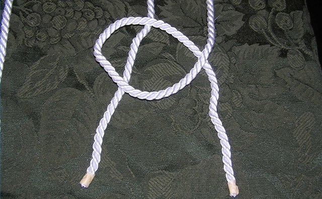Placement of the left hand rope