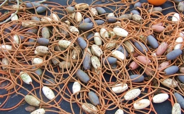 Pure poly rope floats and is useful for fishing nets.