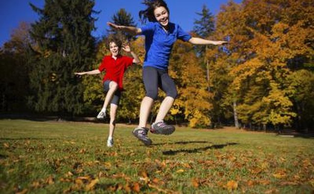Kids running a course