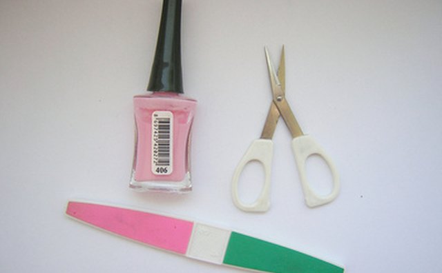 Party goers love to go home with goodies, like freshly polished fingers and toes!