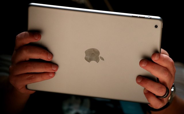 Apple Unveils New Versions Of Popular iPad