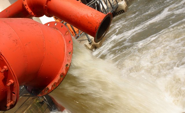 Rushing water from pipes