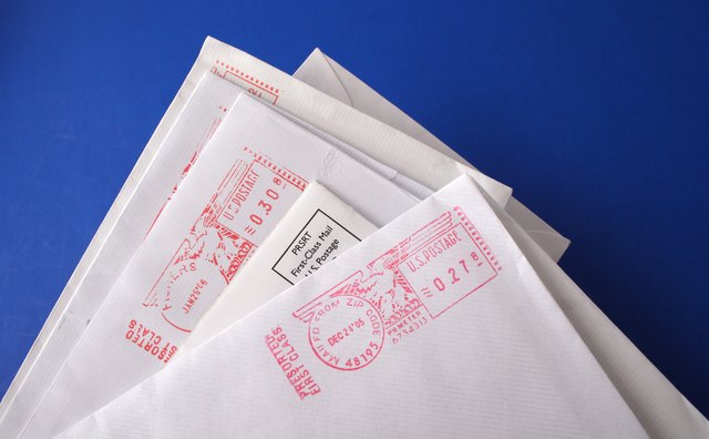 How to Address an Envelope for an Apartment | Bizfluent