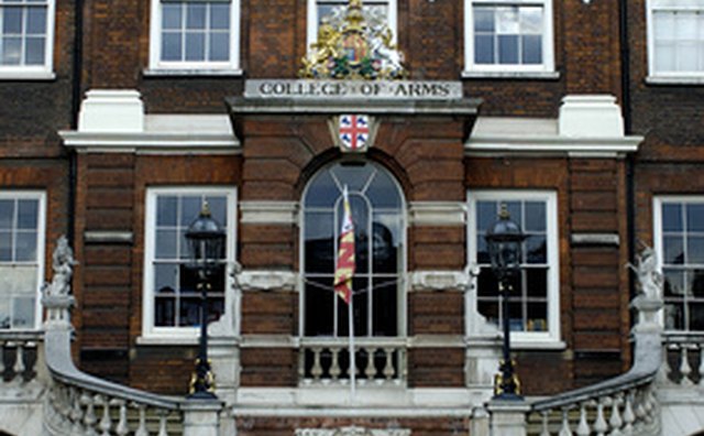 Pregnant women can apply for college financial aid.
