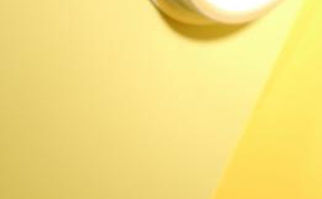 Match the color of your walls with your office furniture.