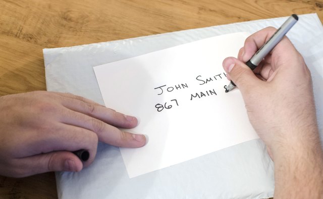 How to Use Bubble Mailers With USPS | Bizfluent