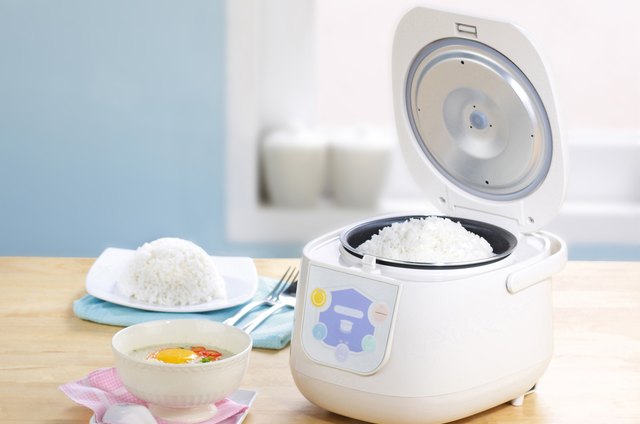 How Much Water for Three Cups of Rice in a Rice Cooker ...