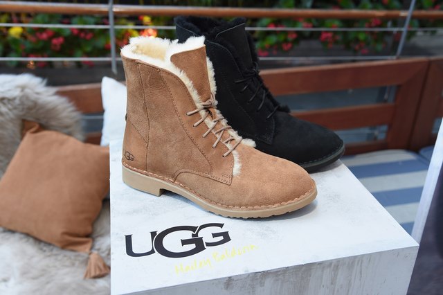How to Replace the Inside of Uggs | LEAFtv