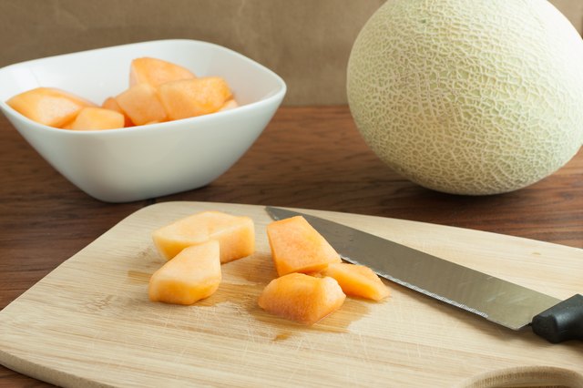 How to Tell If Cantaloupe Has Spoiled | LEAFtv