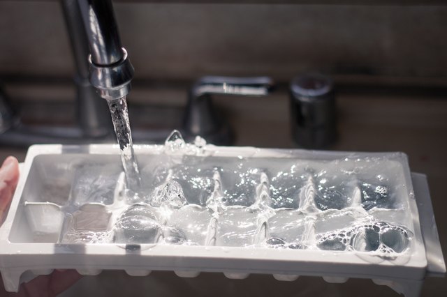 How To Stop Ice In Ice Trays From Sticking Leaftv