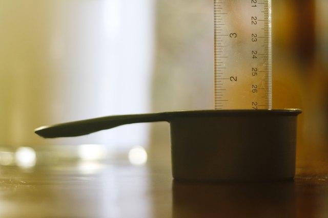 How to Measure Half of 3/4 Cup Sugar | LEAFtv A Baker Filled A Measuring Cup With 3 4