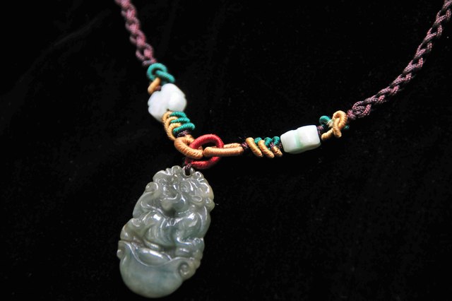 symbolism-and-significance-of-a-jade-bracelet-leaftv