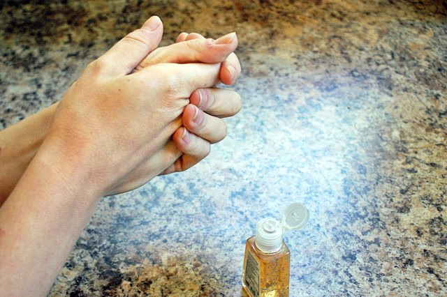 how-to-heal-and-prevent-cracked-skin-around-fingernails-leaftv