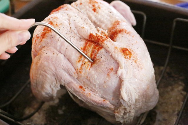Convection Oven Cooking Times for a Turkey Breast | LEAFtv