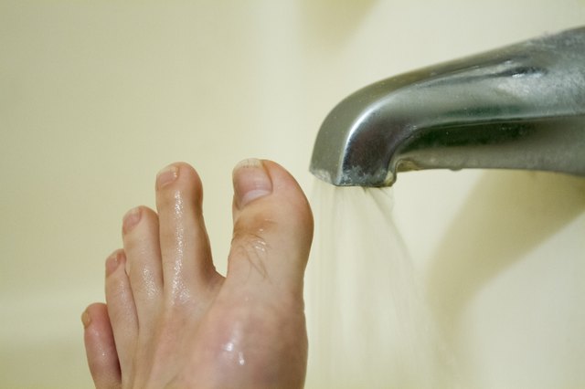 Does Rubbing Alcohol Kill Toe Fungus