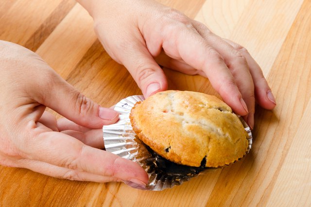 how-to-make-muffins-without-a-muffin-pan-leaftv