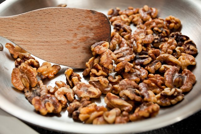 how-to-roast-walnuts-leaftv