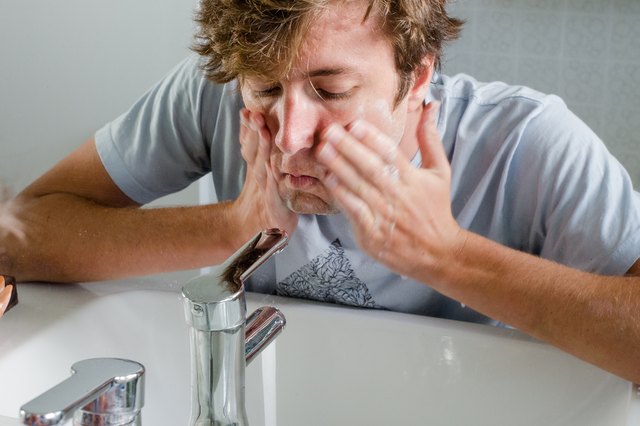 how-to-wash-your-face-with-salt-water-leaftv