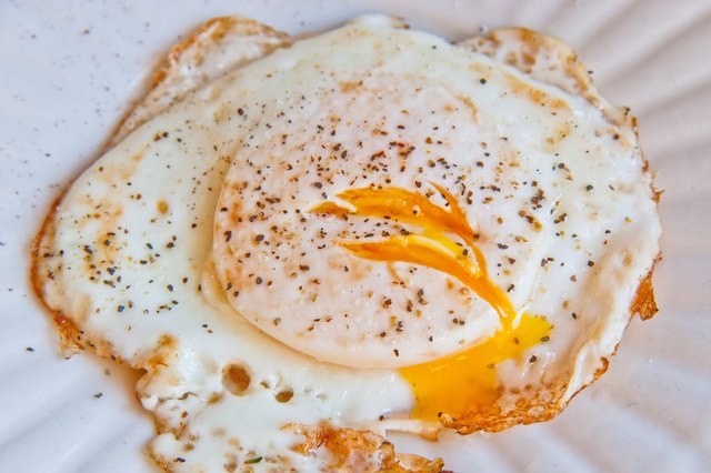 how-to-cook-fried-eggs-over-medium-leaftv