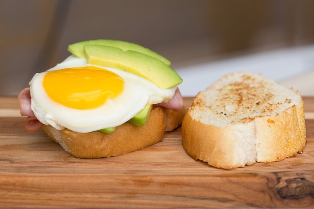 how-to-make-a-fried-egg-sandwich-leaftv