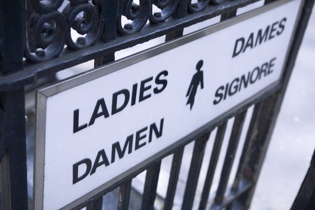 Translate: &quot;Do you have a bathroom?&quot;