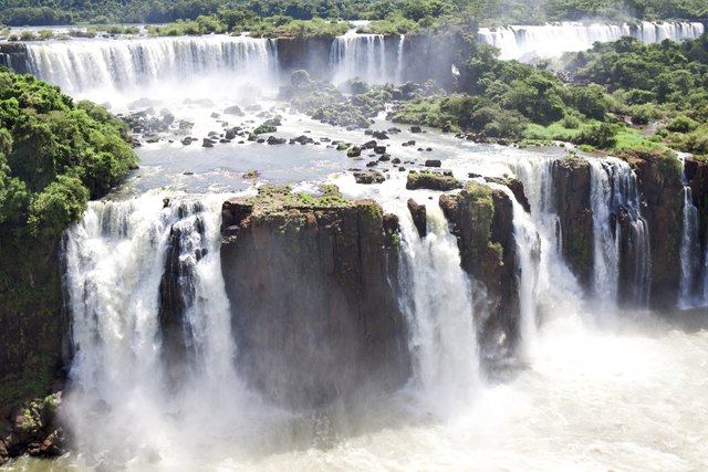 Where is Iguaz&#250; Falls?