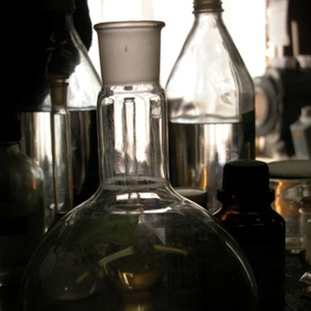 What Gloves Should Be Used for Handling Acetone? Sciencing