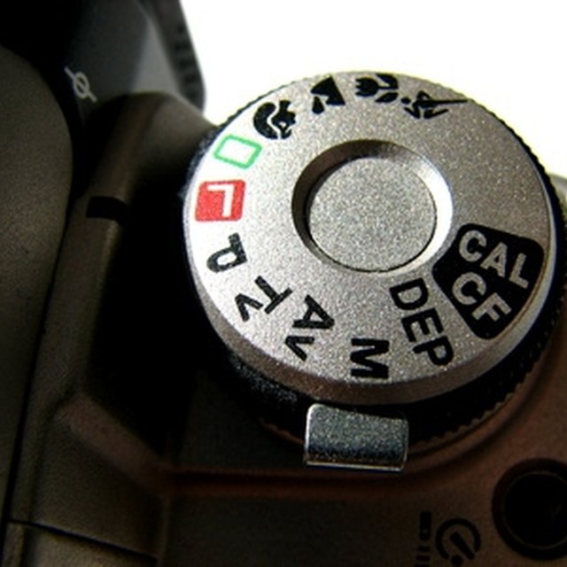 How to Assemble a Bushnell 565 Telescope Sciencing