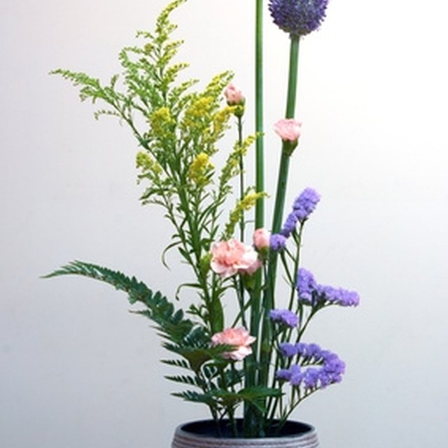 Different Styles of Western Flower Arrangements | HomeSteady