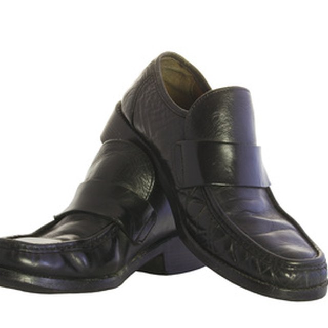 how to stop leather sandals from squeaking