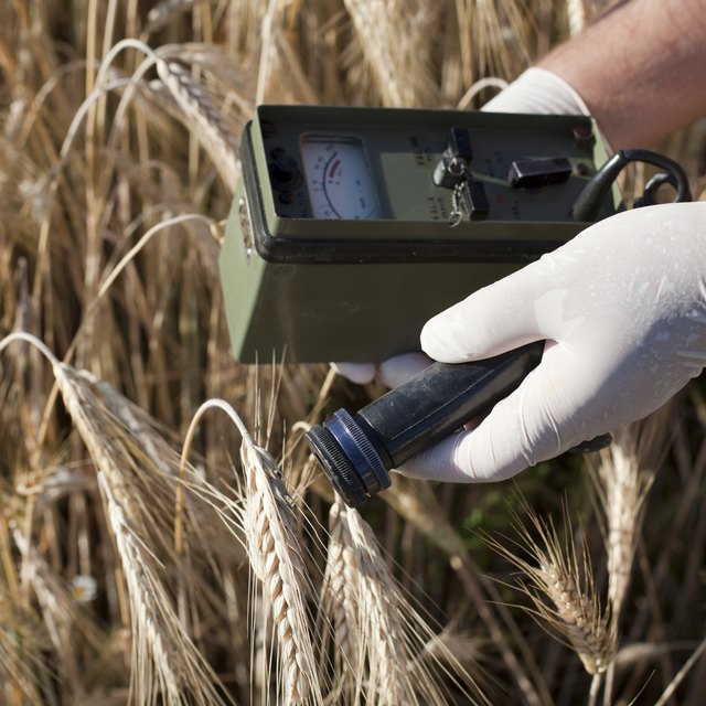 How to Use a Geiger Counter | Sciencing