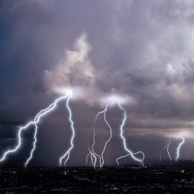 how-to-determine-how-far-you-are-from-lightning-sciencing