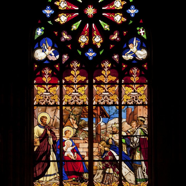 what-is-the-meaning-of-stained-glass-synonym