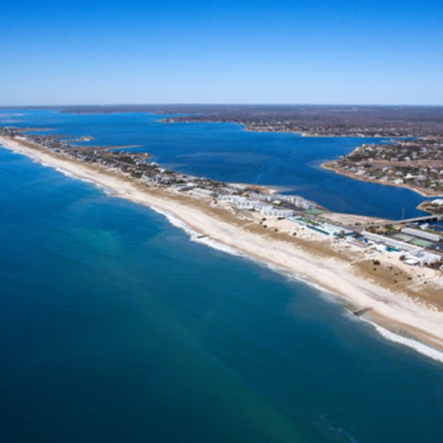 landforms-and-natural-resources-of-the-coastal-plain-sciencing