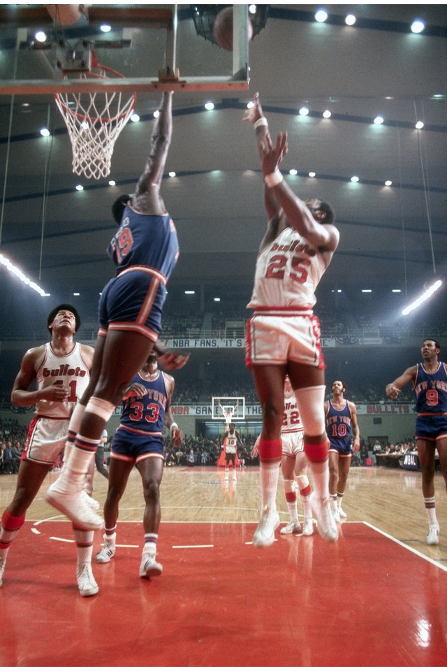 New York Knicks v Baltimore Bullets