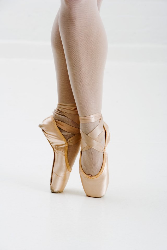 Legs of ballet dancer on pointe