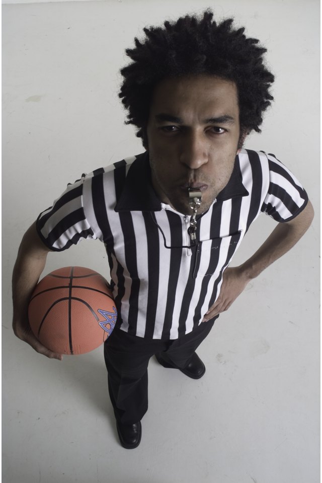 Roles & Responsibilities Of A Basketball Referee