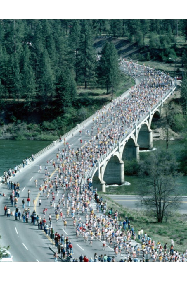 What Is the Difference Between a Marathon & a Half-Marathon?