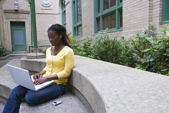Can You Go to College & Still Receive Finiacial Aid Even Though You Owe Prior Student Loans?