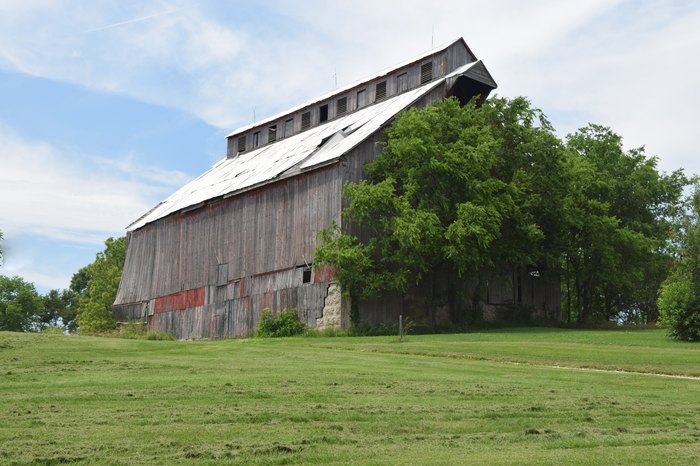 You Will Fall in Love With These 15 Beautiful Old Barns in Missouri