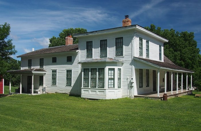 Visit These 15 Historic Houses In Minnesota