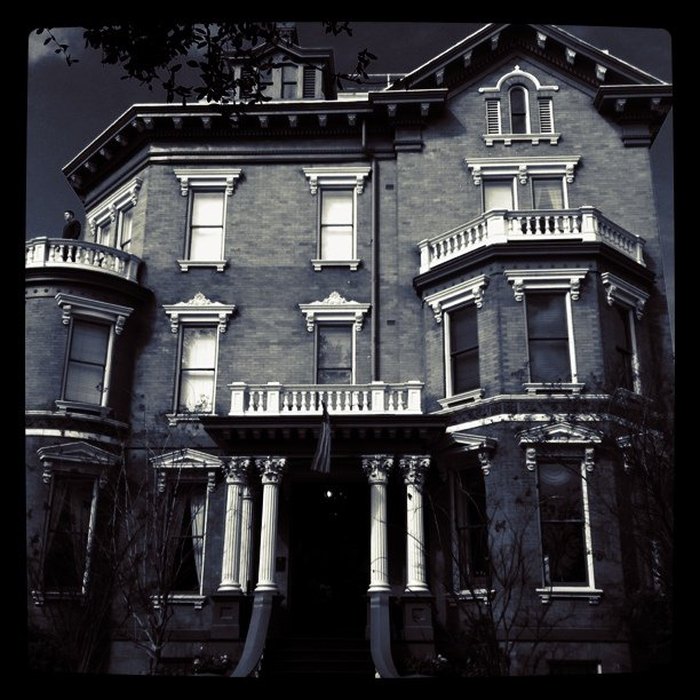 10 Haunted Houses In That Will Terrify You