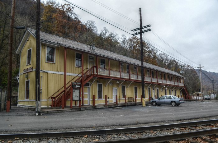 Haunting Photos From The Ghost Town of Thurmond, West Virginia