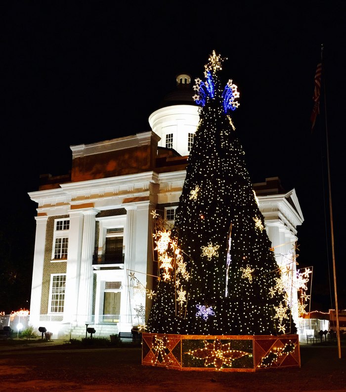 places to visit in mississippi for christmas