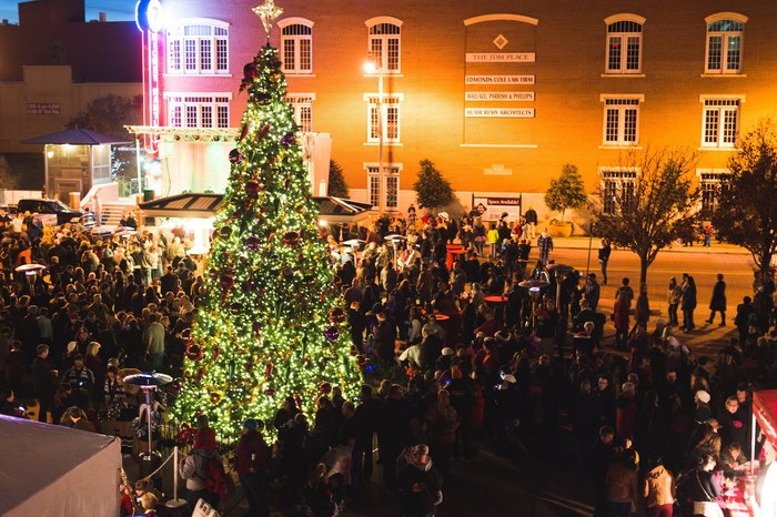 15 Best Christmas Light Displays In Oklahoma This Season
